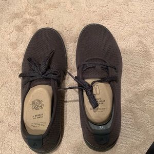 Allbirds size 8W tree skippers